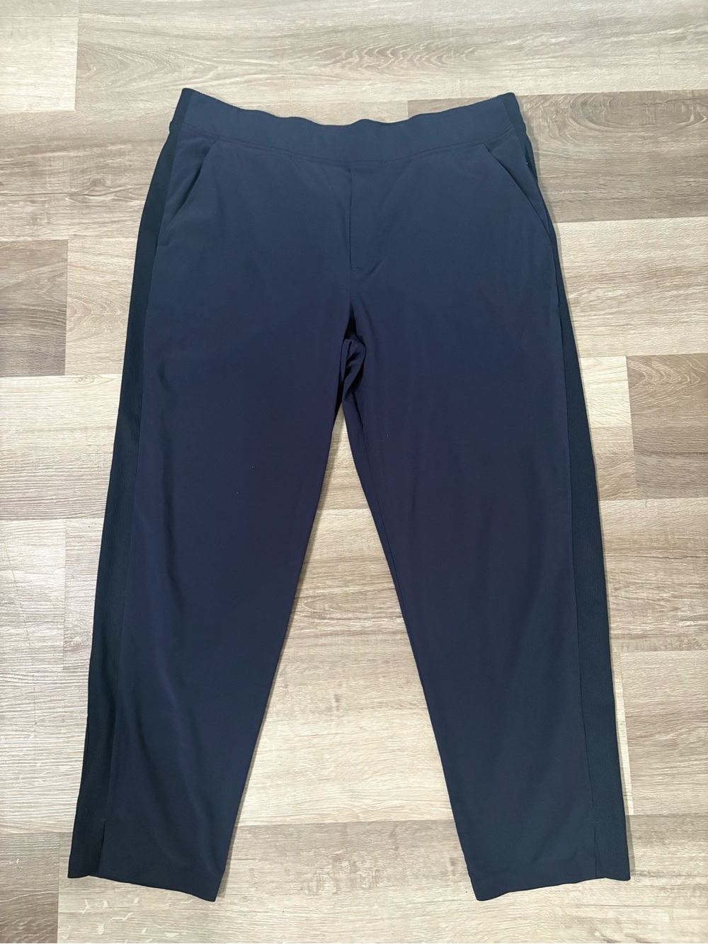 Athleta women’s Navy Blue pull on pants in size 16